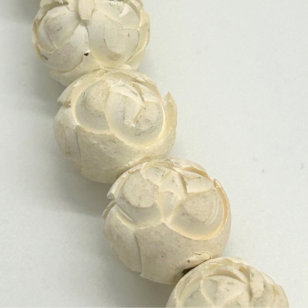 Vintage Carved Celluloid Bead Necklace With Floral & Swirl Designs In Cream Ivor - Picture 11 of 12